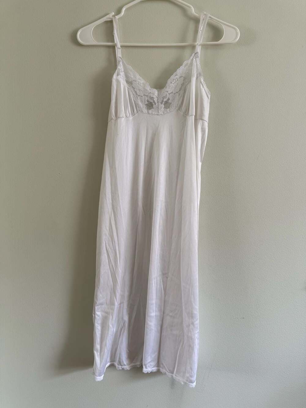 Vassarette White Lace Trim Full Slip Dress Size 34